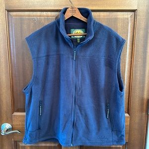 Cabelas men’s XL fleece vest. Like new condition.